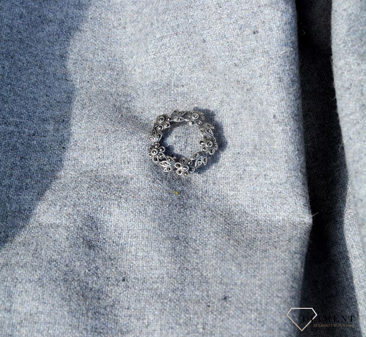 Srebrna broszka wianek z markazytami BR 310.jpg